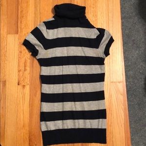 Short-sleeve sweater